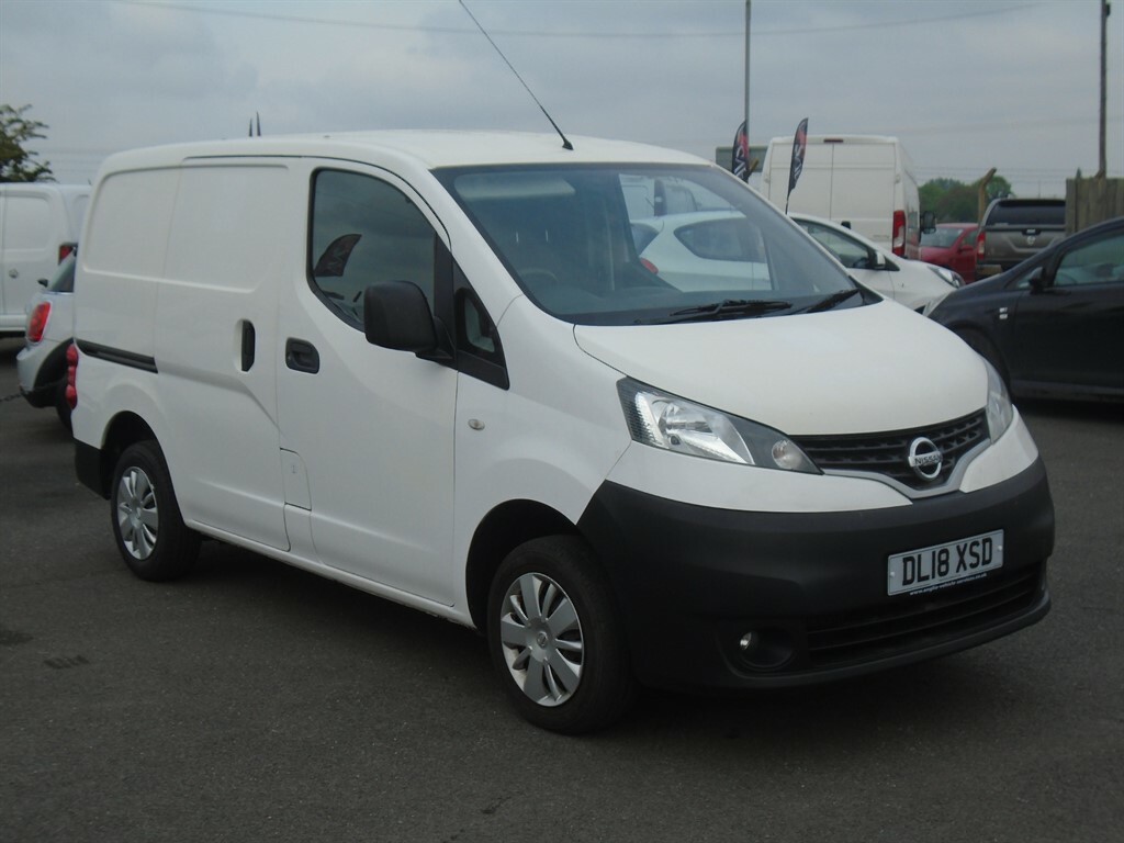 Compare Nissan NV200 Dci Acenta DL18XSD White