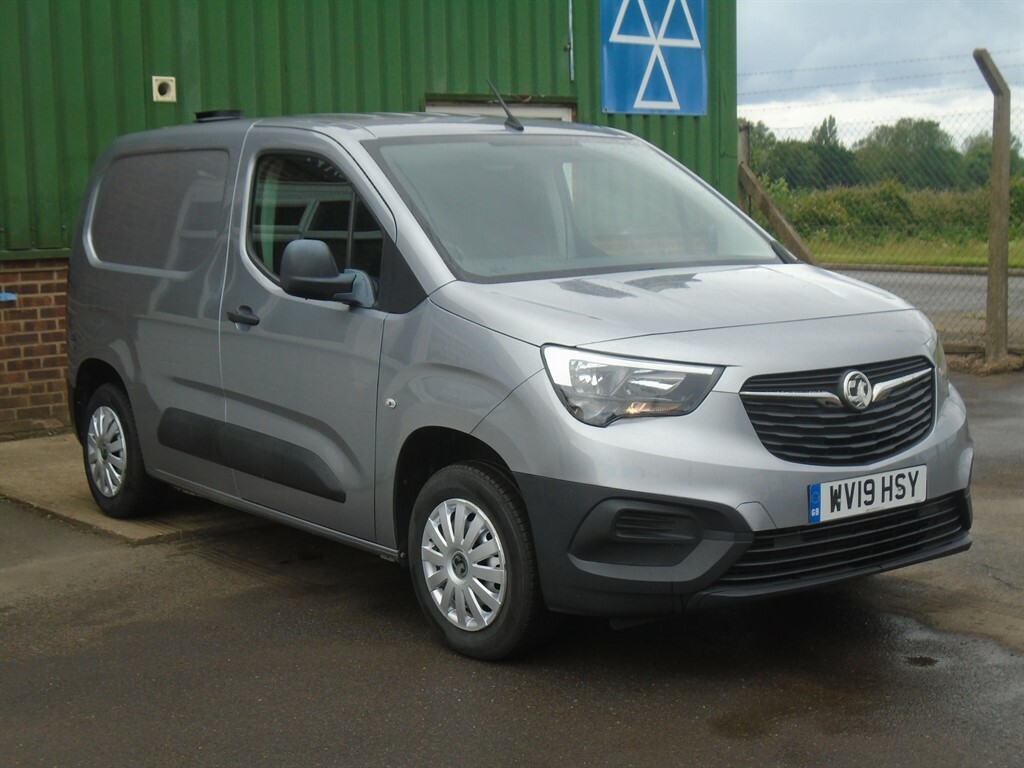 Compare Vauxhall Combo L1h1 2000 Edition Ss WV19HSY Grey
