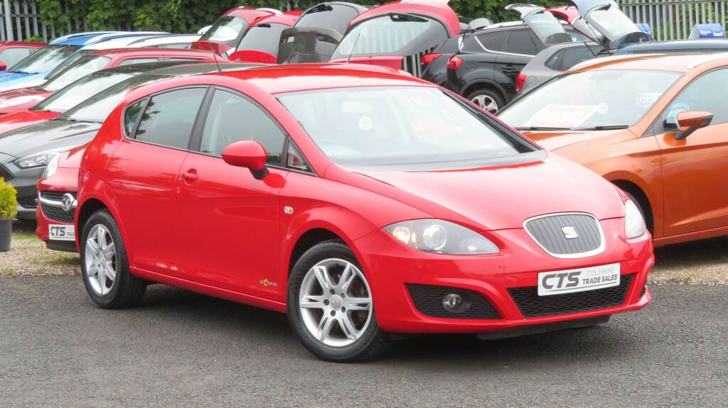 Compare Seat Leon 1.6 Tdi Cr Ecomotive NG12UPW Red