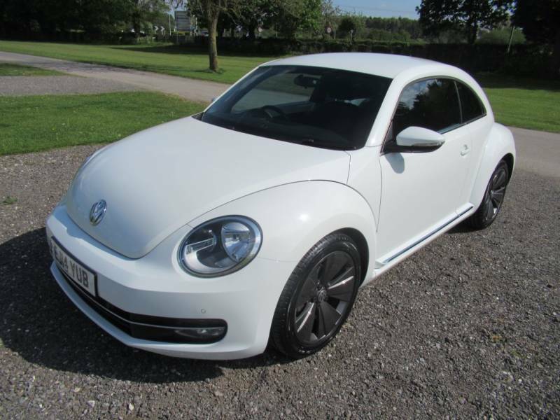 Compare Volkswagen Beetle 1.2 Tsi Design EJ14YUB White