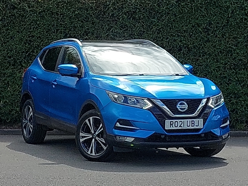 Compare Nissan Qashqai 1.3 Dig-t 160 157 N-connecta Dct Glass Roof RO21UBJ Blue