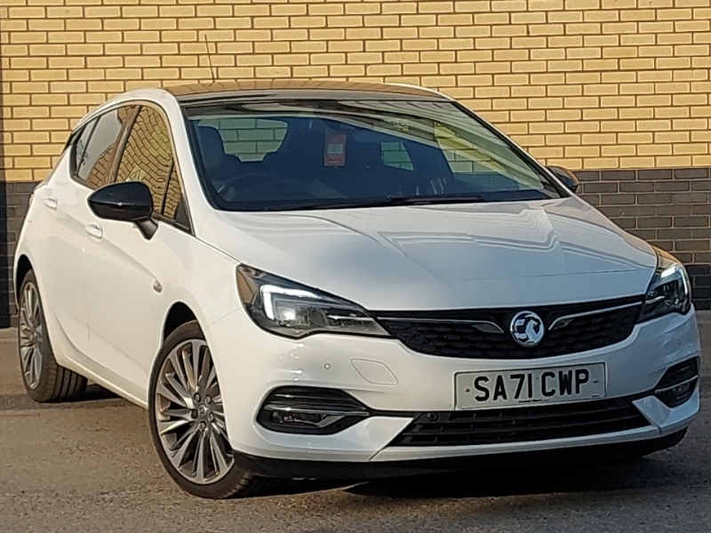 Compare Vauxhall Astra 1.2 Turbo 145 Griffin Edition SA71CWP White