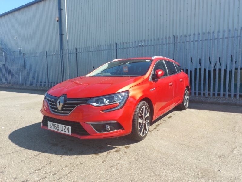 Compare Renault Megane 1.3 Tce Iconic SY69UZN Red