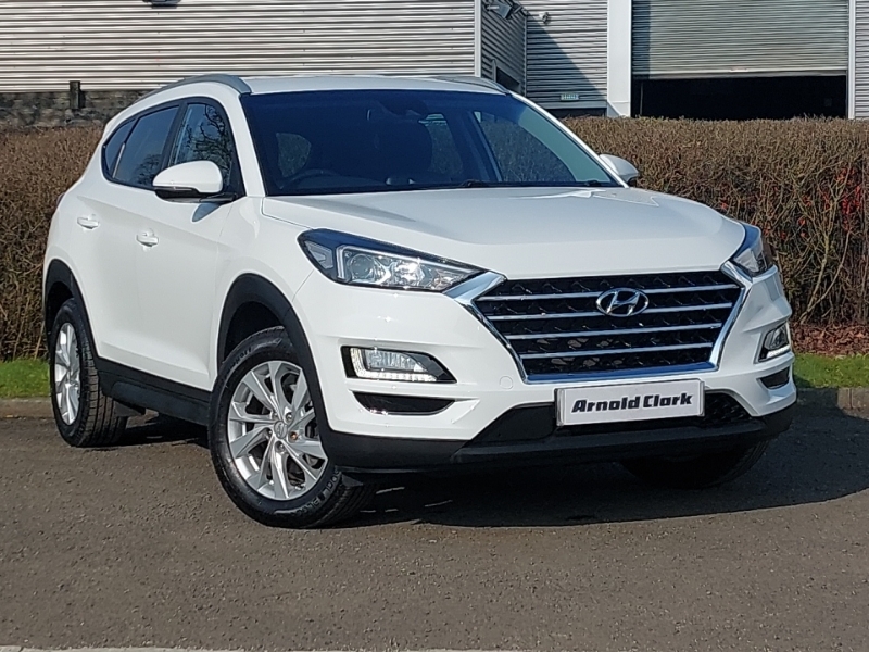 Compare Hyundai Tucson 1.6 Gdi Se Nav 2Wd EA68SVG White