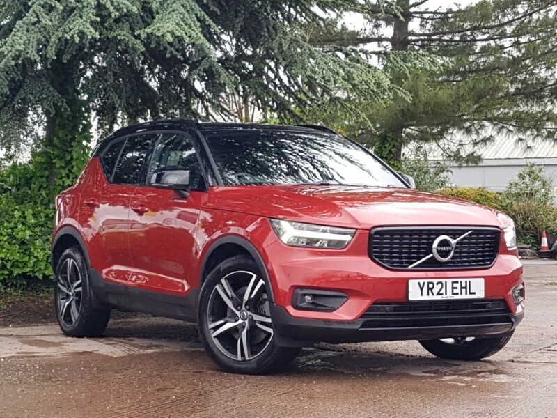 Compare Volvo XC40 1.5 T4 Recharge Phev R Design YR21EHL Red