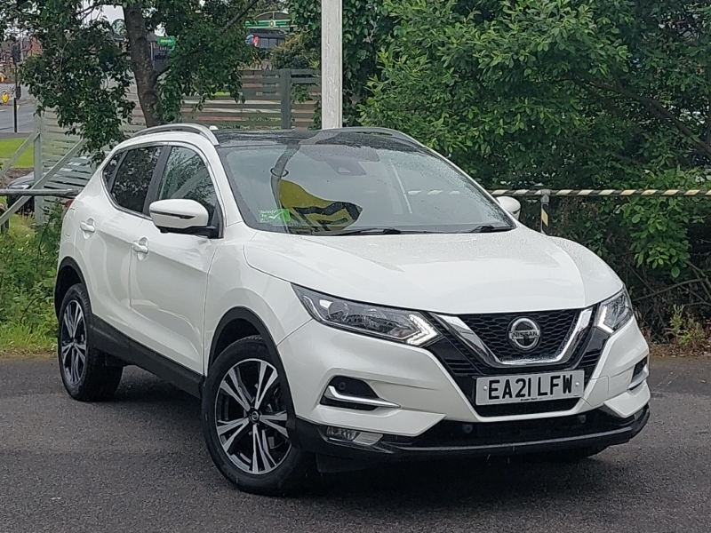 Compare Nissan Qashqai 1.3 Dig-t 160 157 N-connecta Dct Glass Roof EA21LFW White