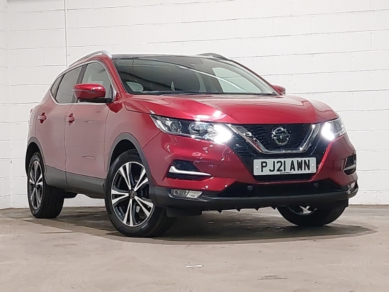 Compare Nissan Qashqai 1.3 Dig-t N-connecta Glass Roof Pack PJ21AWN Red