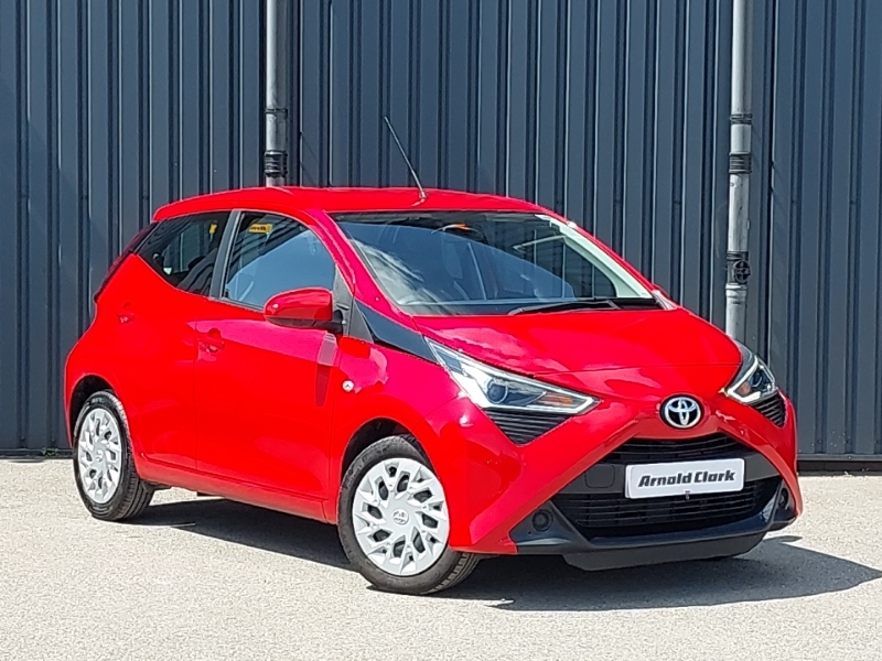 Compare Toyota Aygo 1.0 Vvt-i X-play PN19NTE Red