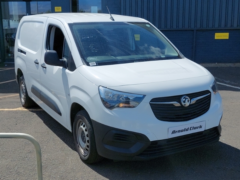 Compare Vauxhall Combo 2300 1.5 Turbo D 100Ps H1 Dynamic Van DT70HNU White