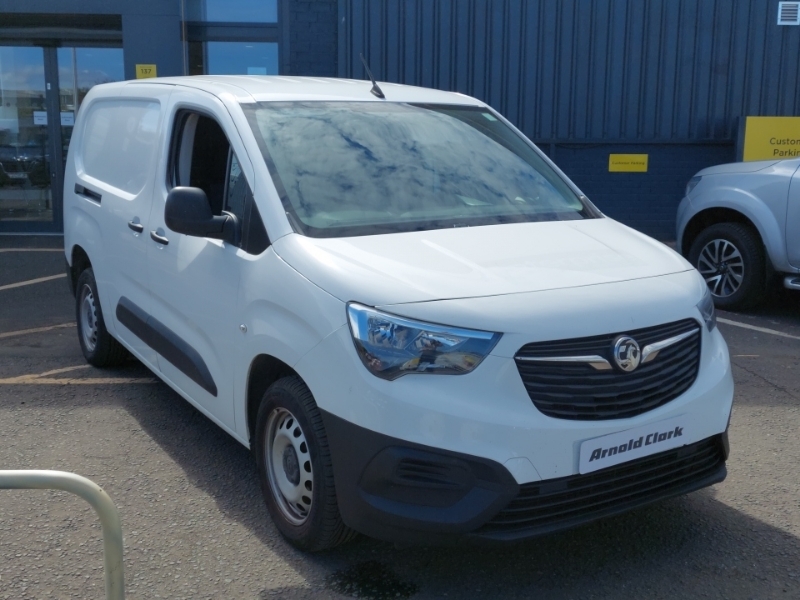 Compare Vauxhall Combo 2300 1.5 Turbo D 100Ps H1 Dynamic Van DT70ZPV White