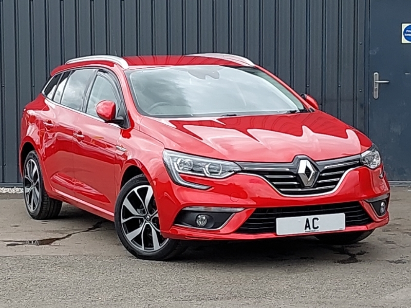 Compare Renault Megane Megane Iconic Tce OGZ5939 Red