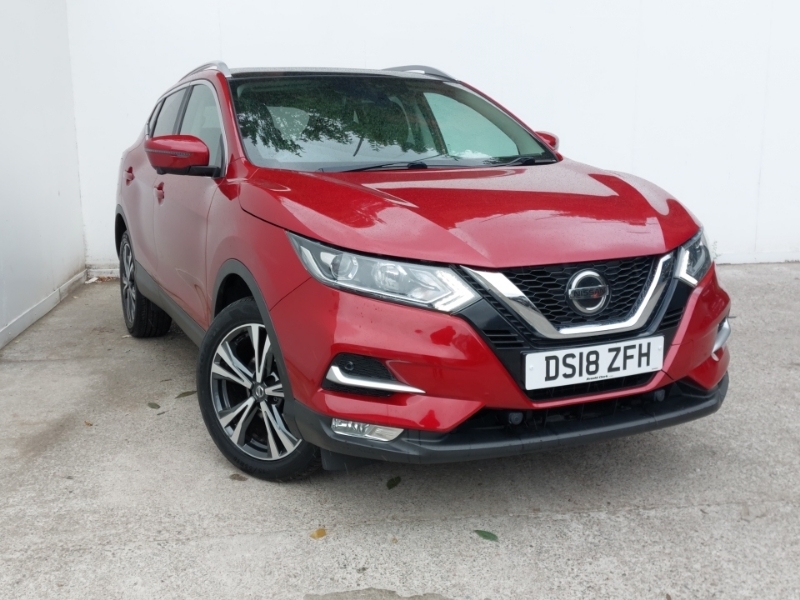 Compare Nissan Qashqai 1.5 Dci N-connecta AN18KOP Red