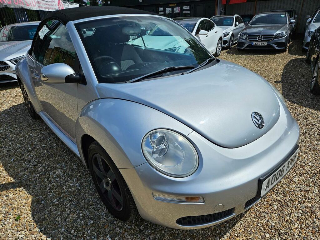 Compare Volkswagen Beetle Convertible 1.6 AO06XMM Silver