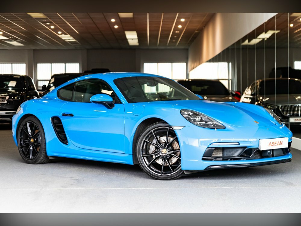 Compare Porsche 718 Cayman 718 Cayman S-a PE72LNU Blue