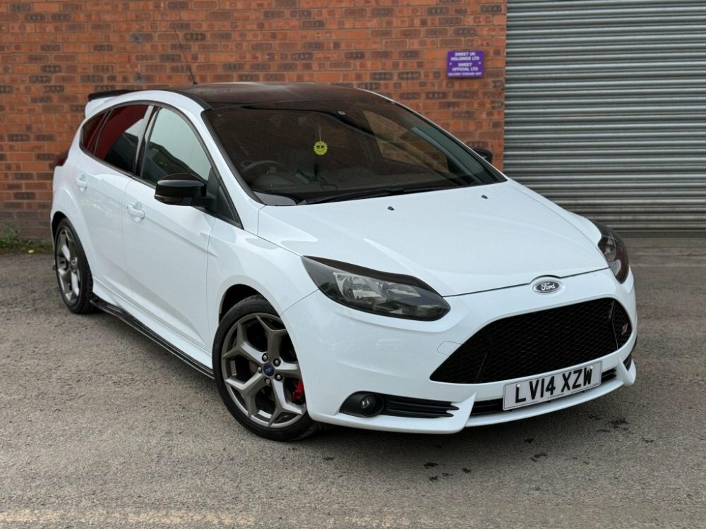 Compare Ford Focus 2.0T Ecoboost St-2 Euro 5 Ss LV14XZW White