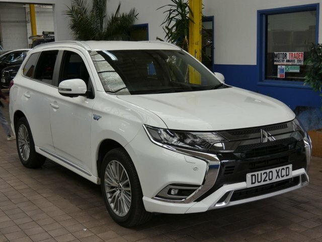 Compare Mitsubishi Outlander 2.4 Phev Exceed Safety 222 Bhp DU20XCD White