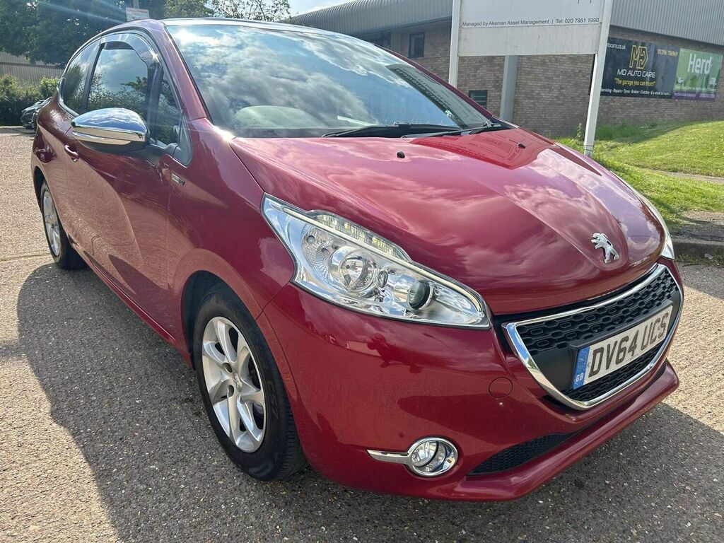 Compare Peugeot 208 Hatchback 1.4 Hdi Style Euro 5 201464 DV64UCS Red