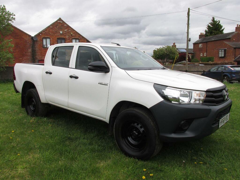 Compare Toyota HILUX Active 4X4 FN19TVM White