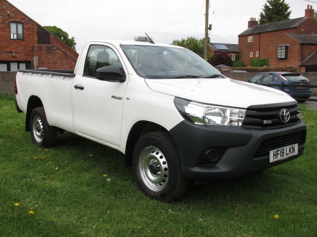Compare Toyota HILUX Active 4X4 HF18LKN White