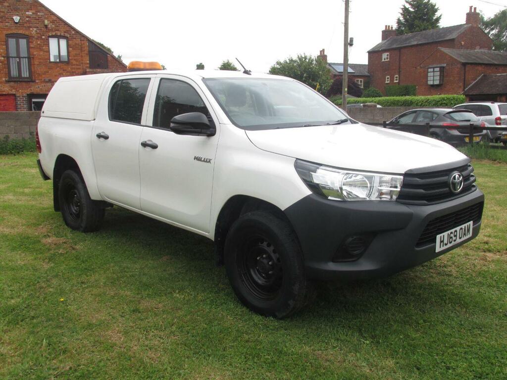 Toyota HILUX Active 2.4 White #1