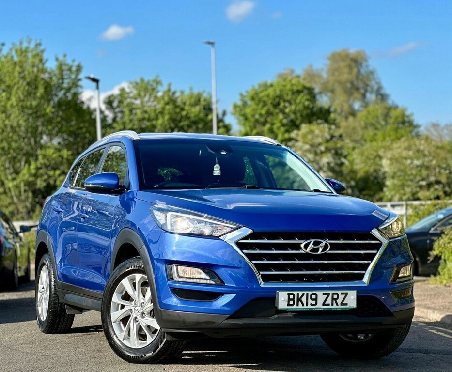 Compare Hyundai Tucson 1.6 Gdi Se Nav Euro 6 Ss BK19ZRZ Blue