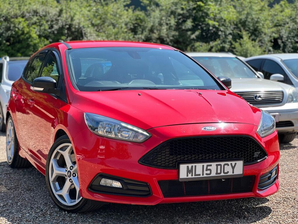 Compare Ford Focus Hatchback 2.0T Ecoboost St-2 Euro 6 Ss 201 ML15DCY Red