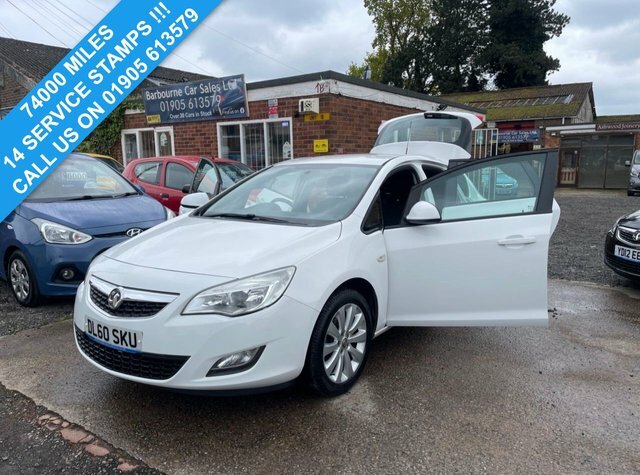 Compare Vauxhall Astra 1.4 Exclusiv 98 Bhp DL60SKU White