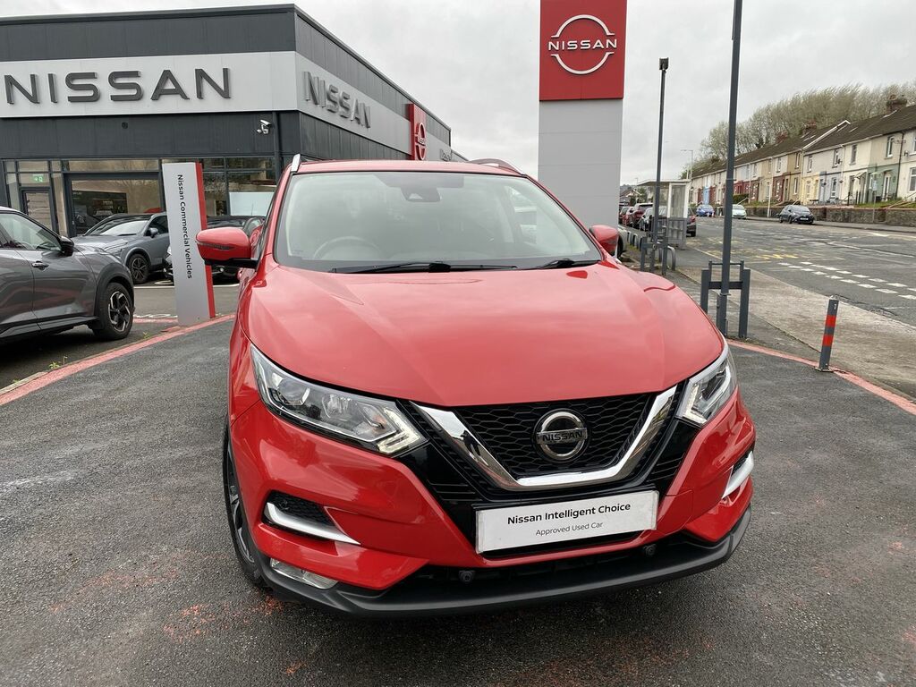 Compare Nissan Qashqai Dci N-connecta WT19EPL Red