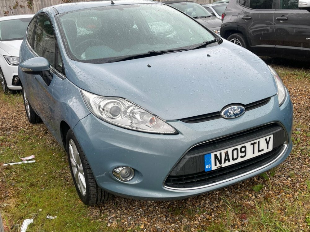 Compare Ford Fiesta 1.25 Zetec NA09TLY Blue