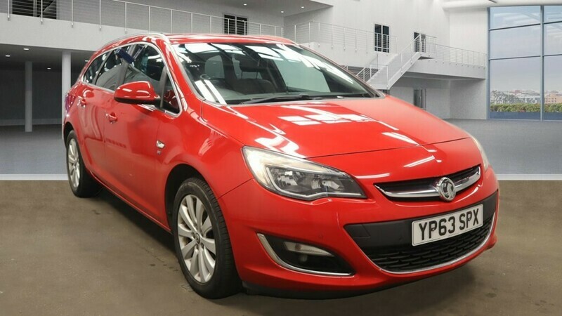 Compare Vauxhall Astra 2.0 Cdti Se Sports YP63SPX Red