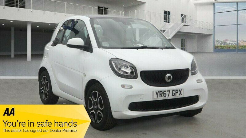 Compare Smart Fortwo Coupe 0.9T Prime Premium Coupe YR67GPX White