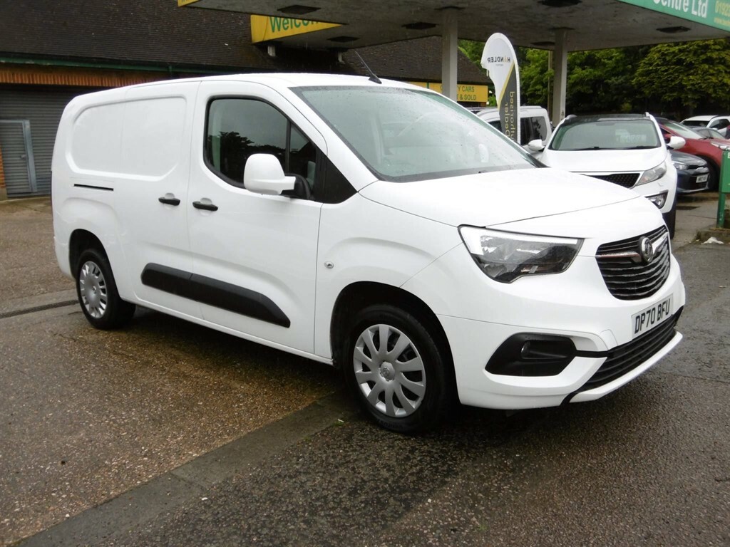 Compare Vauxhall Combo 1.5 Turbo D 2300 Sportive L2 H1 Euro 6 DP70BFU White