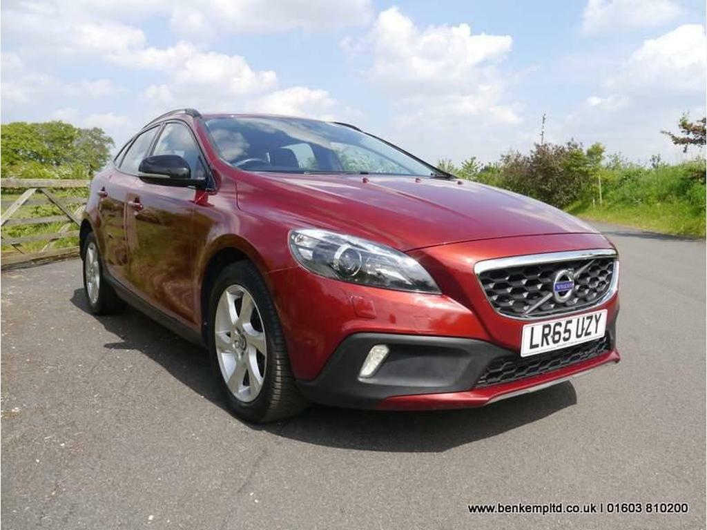Compare Volvo V40 Cross Country Cross Country 1.6 D2 Lux Powershift Euro 5 Ss LR65UZY Red