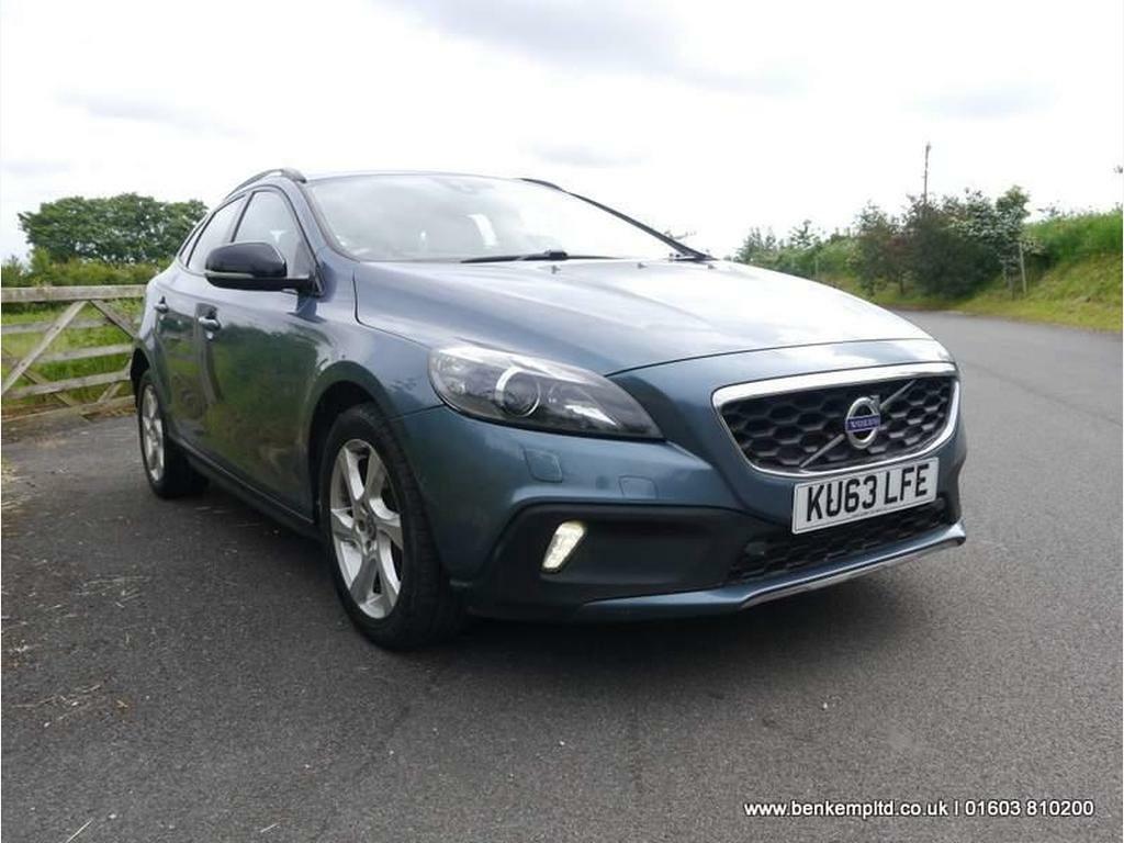Compare Volvo V40 Cross Country Cross Country 2.0 D4 Lux Nav Geartronic Euro 5 S KU63LFE Blue