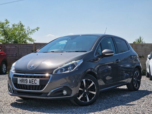 Compare Peugeot 208 1.2 Ss Tech Edition 82 Bhp HR19AEC Grey