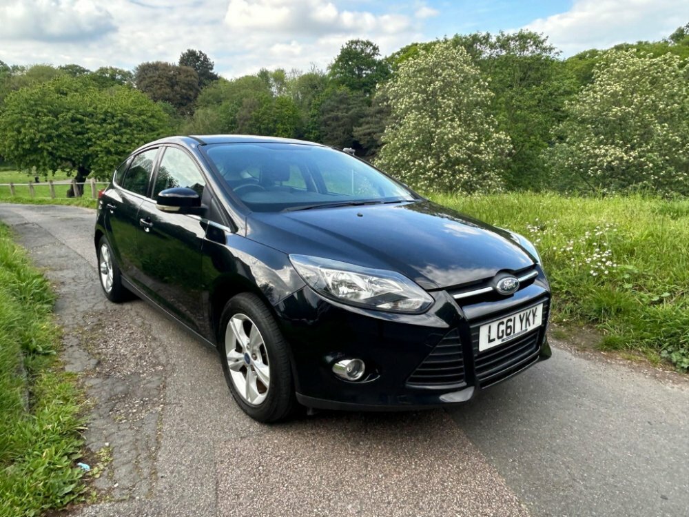 Compare Ford Focus 1.6 Zetec Euro 5 LG61YKY Black