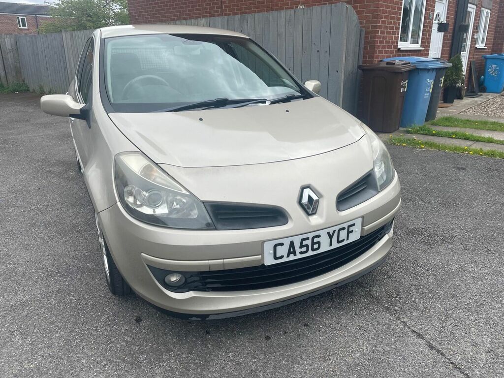 Compare Renault Clio Hatchback 1.6 Vvt Initiale 200656 CA56YCF Gold