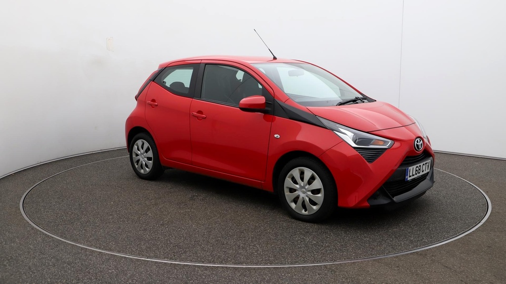 Compare Toyota Aygo X X-play LL68CTV Red