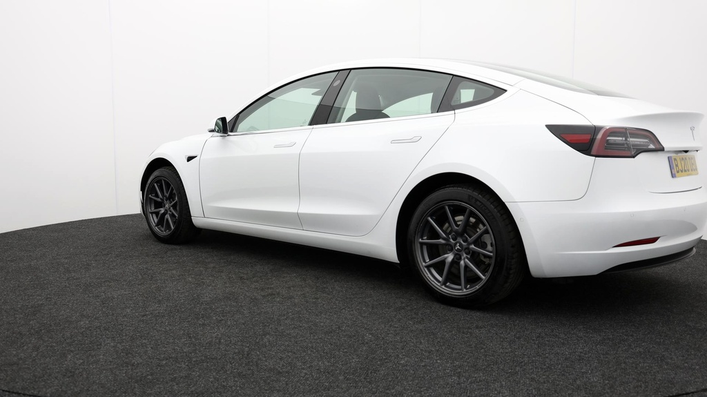 Compare Tesla Model 3 Standard Range Plus BJ20DEU White