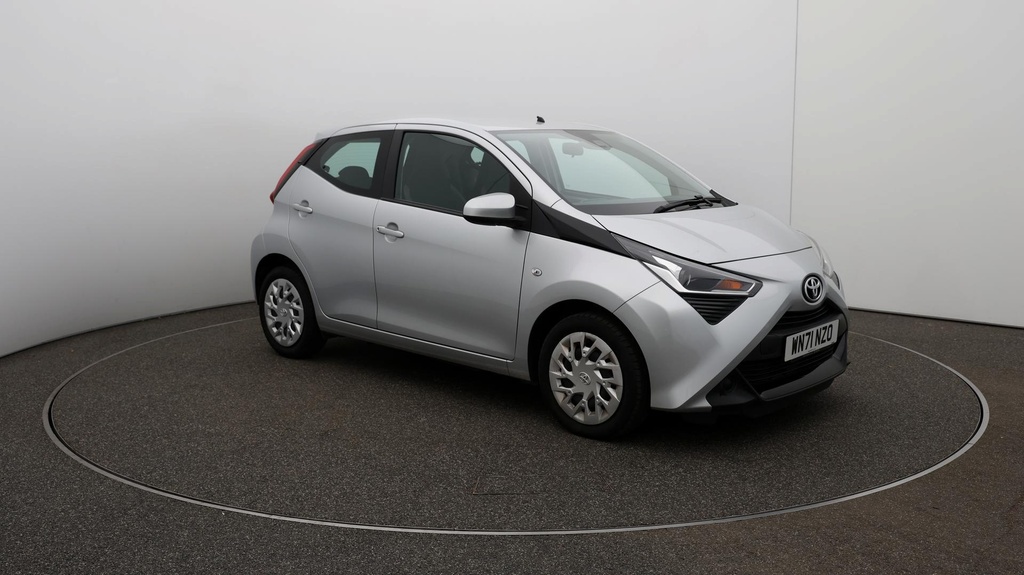 Compare Toyota Aygo X X-play WN71NZO Silver