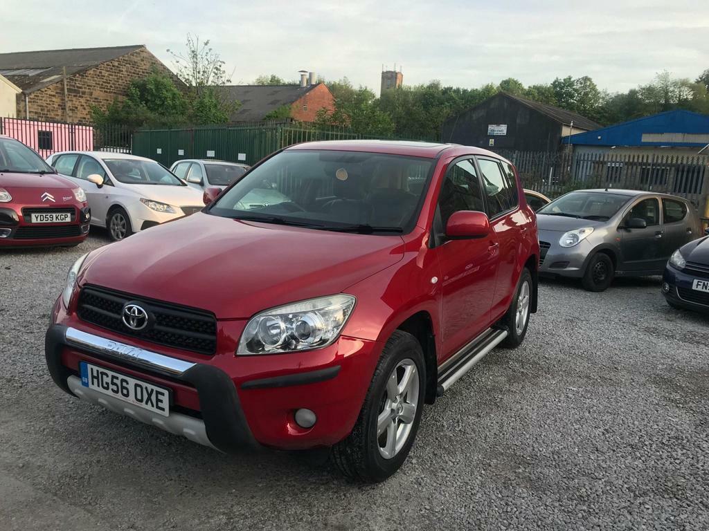 Compare Toyota Rav 4 2.0 Xt5 4Wd HG56OXE Red