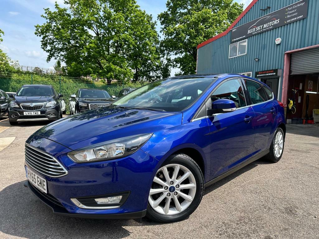 Compare Ford Focus 1.0T Ecoboost Titanium Euro 6 Ss HY65ENE Blue