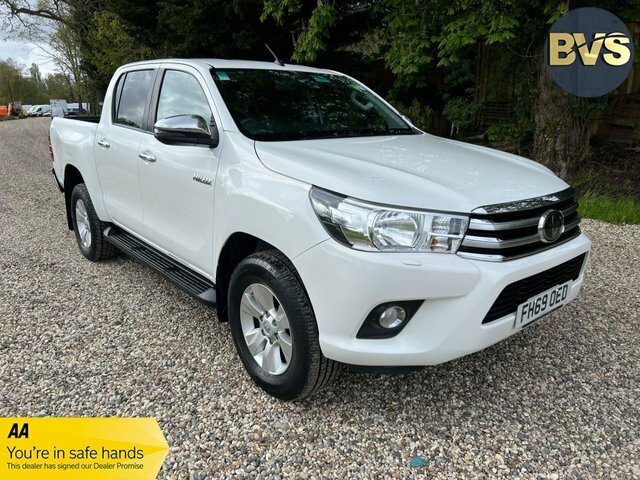 Compare Toyota HILUX 2020 2.4 Icon 4Wd D-4d Dcb 148 Bhp FH69OED White