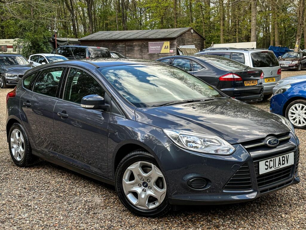Compare Ford Focus Hatchback 1.6 Edge Euro 5 201111 SC11ABV Grey