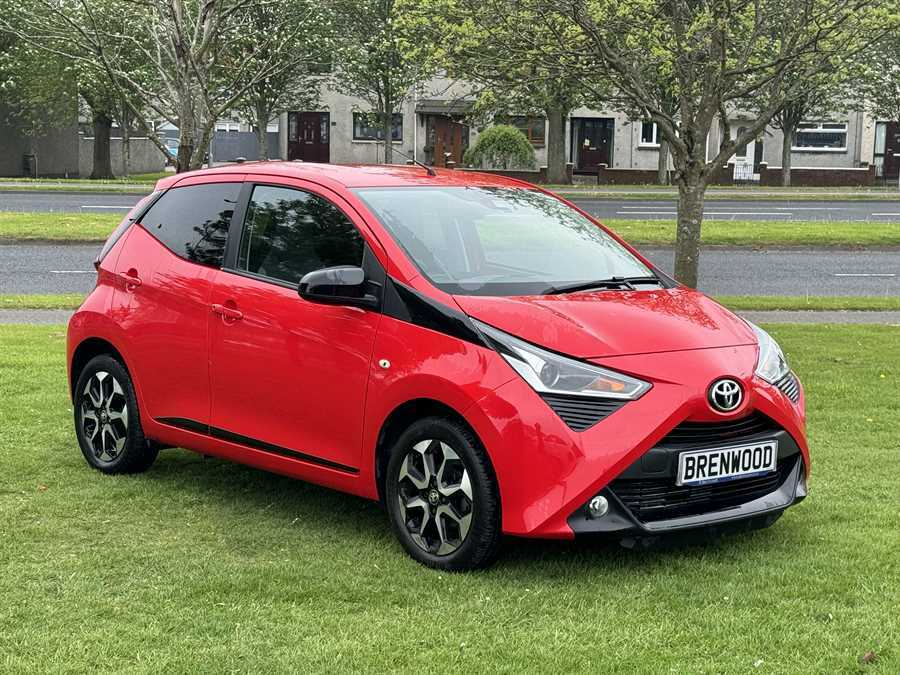 Compare Toyota Aygo 1.0 Vvt-i X-trend Tss X-shift SC21OOB Red