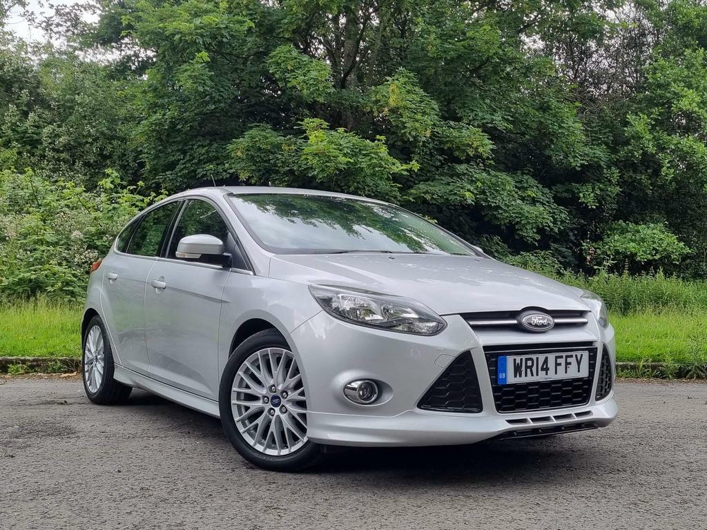 Compare Ford Focus 1.0T Ecoboost Zetec S Euro 5 Ss WR14FFY Silver