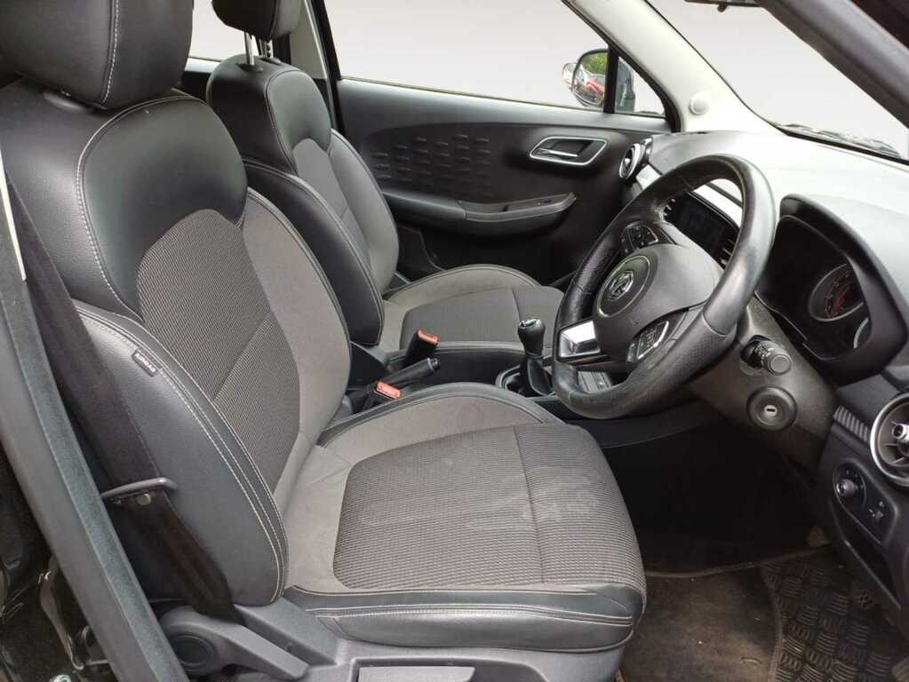 Compare MG MG3 1.5 Vti-tech Exclusive Nav Hatchback LE69DYH Black
