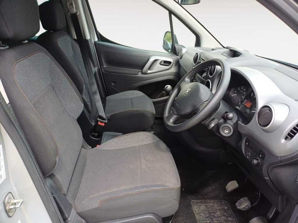 Compare Peugeot Partner Tepee 1.6 Bluehdi Allure 5 Seats SF67CZH Silver
