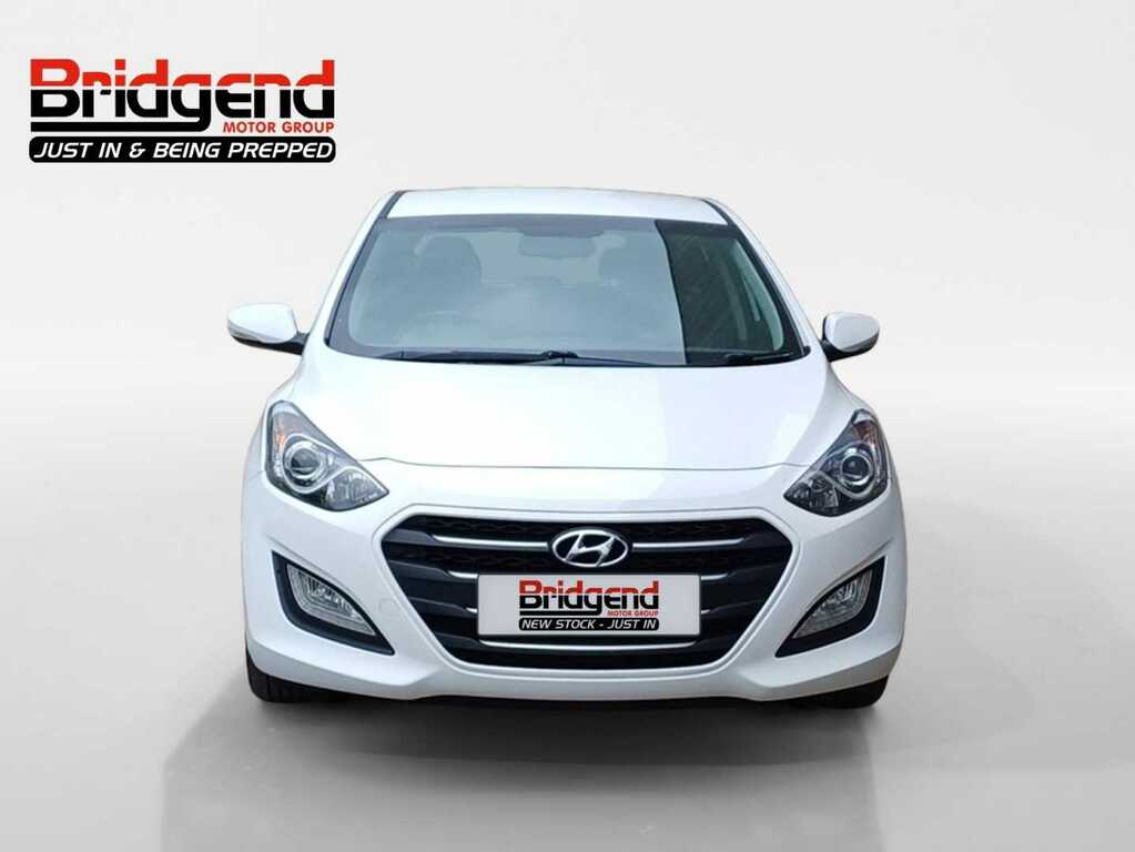 Compare Hyundai I30 1.4 Blue Drive Se Nav Hatchback EX66KXS White