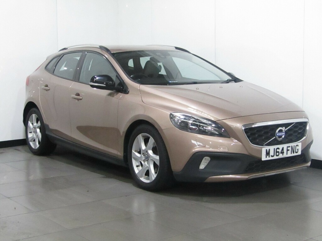 Compare Volvo V40 Cross Country Cross Country Lux D2 MJ64FNG Brown
